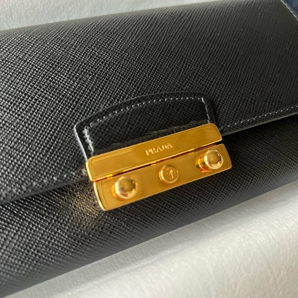 Prada large portafogli saffiano leather lock wallet in black - Picture 5 of 10